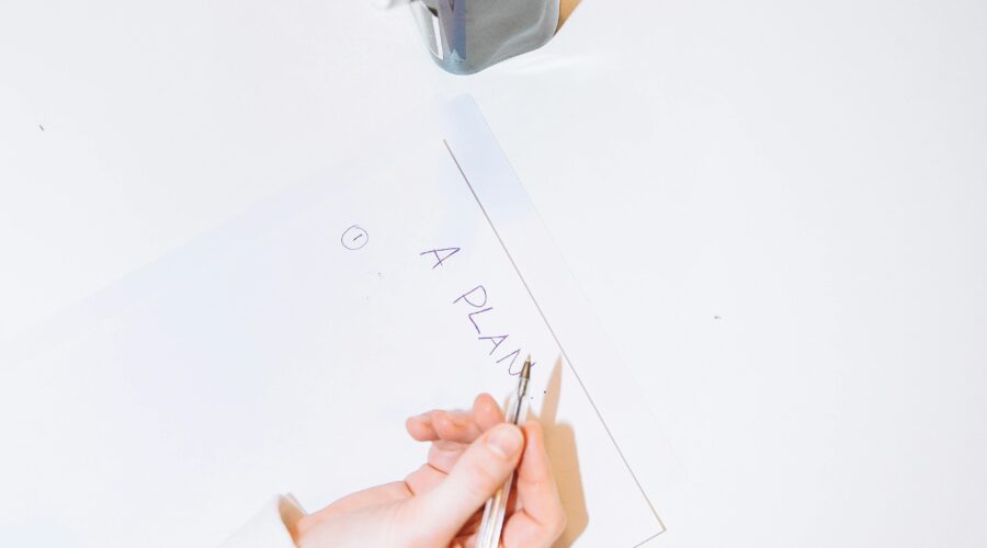 Woman writing a plan on paper